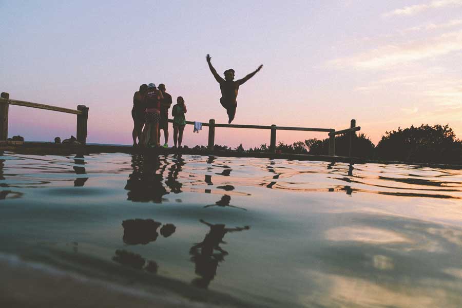 swimming-friends-jump-pixabay